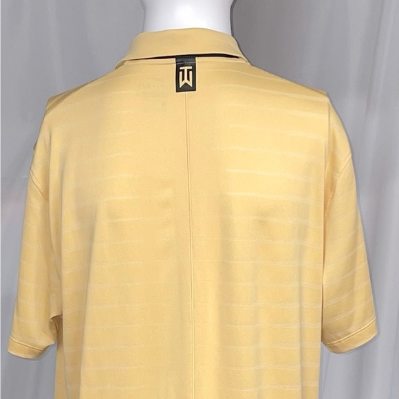 Large Nike Therma Fit Striped Yelloe Gold Golf Polo Excellent Condition - Picture 3 of 6